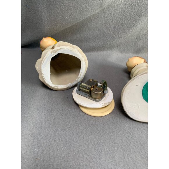 Vintage 1970s Pair of Paper Mache Kissing Angel Figurines - Picture 7 of 10